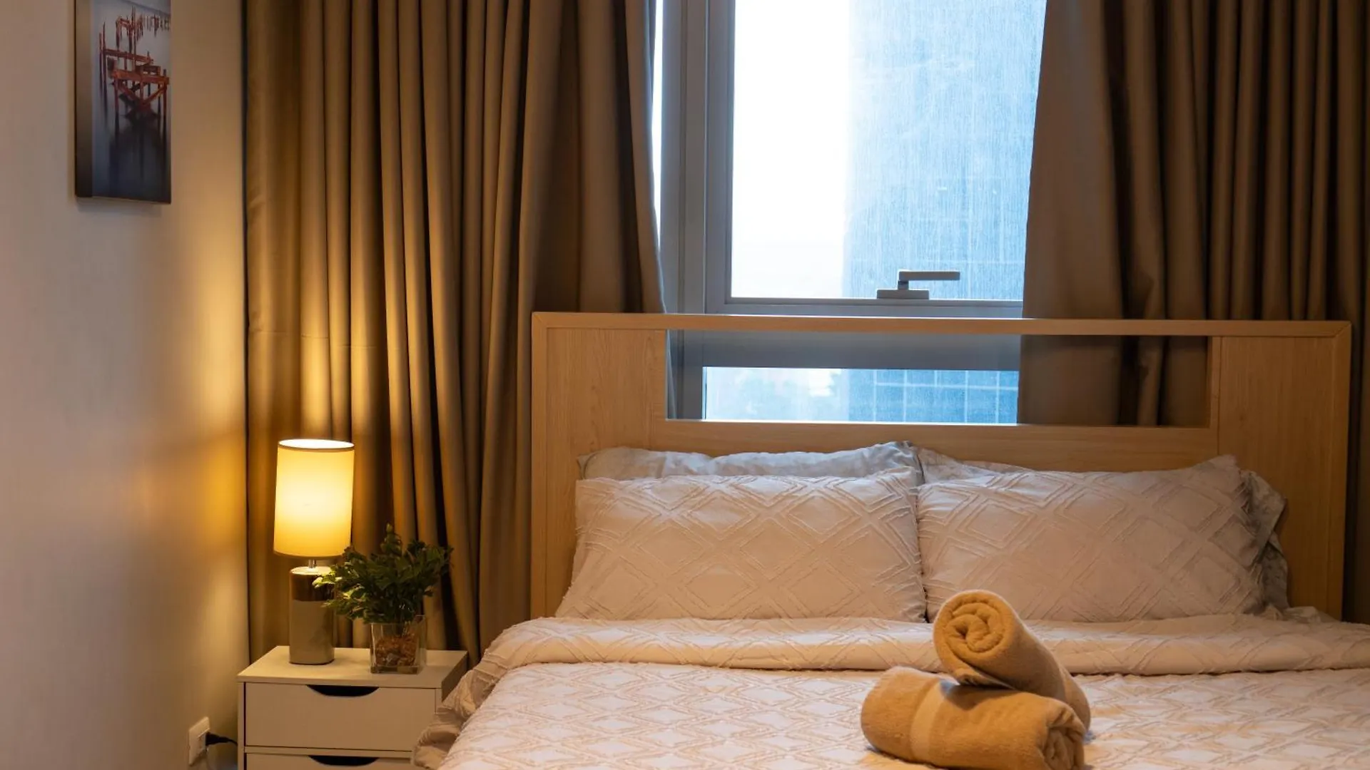 Bgc 3Br Uptown Parksuites With Bathtub 16 Manila 0*,