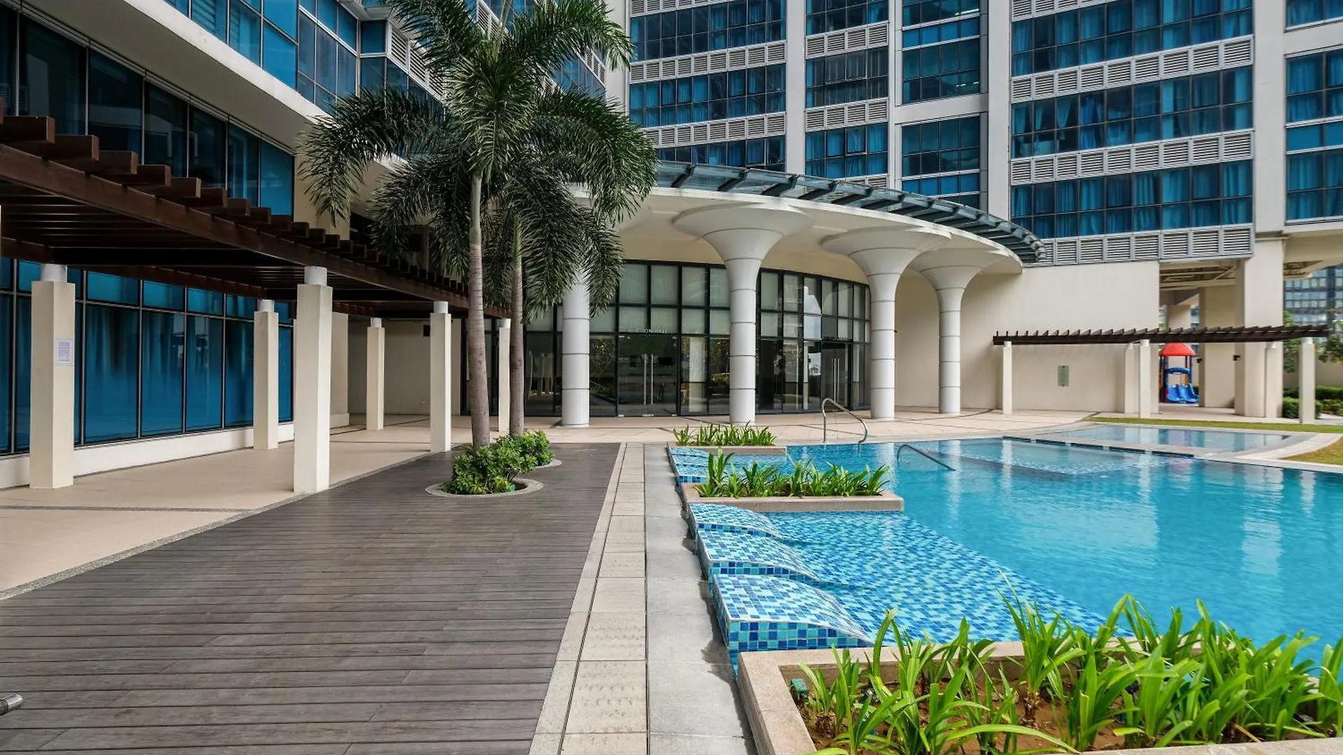 Bgc 3Br Uptown Parksuites With Bathtub 16 Manila 0*,