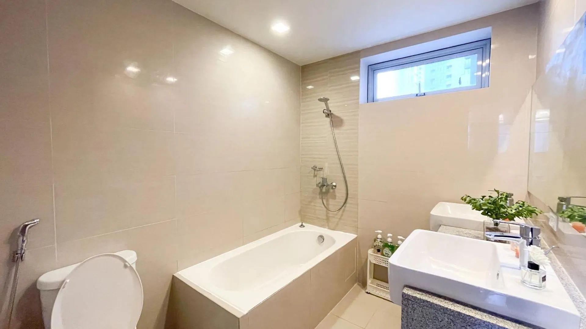 Bgc 3Br Uptown Parksuites With Bathtub 16 Manila Apartment